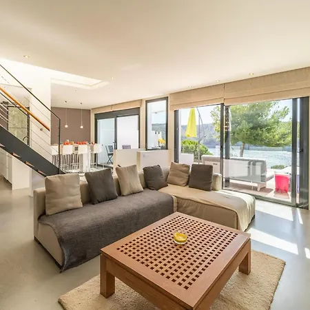 Waterfront With Panoramic Views *