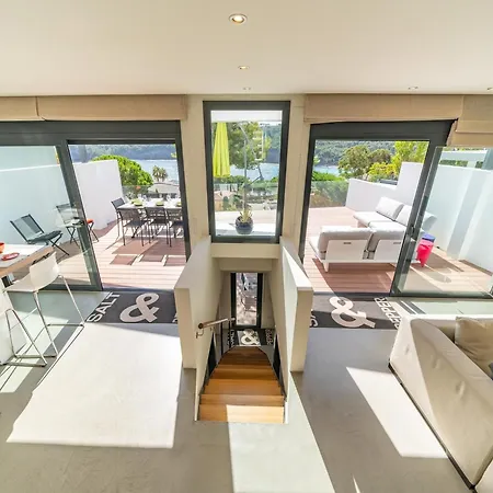 Waterfront With Panoramic Views *
