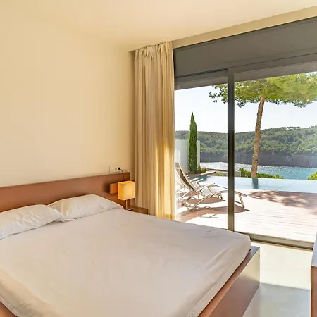 Waterfront With Panoramic Views Villa