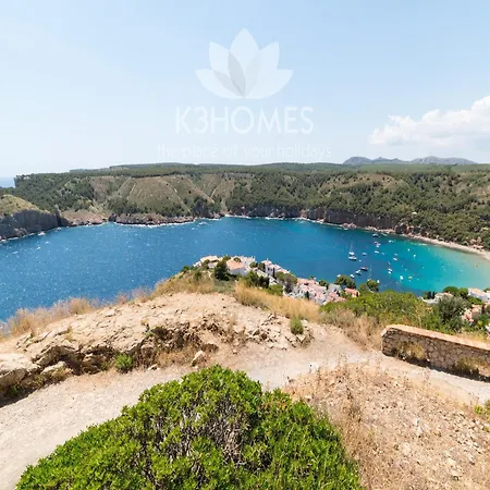Waterfront With Panoramic Views Villa